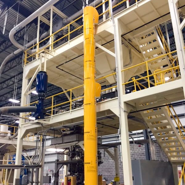 Chutes Rigides Superchute dumping waste in a warehouse.